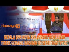 KEPALA BPN KOTA PEKANBARU BAGIKAN 60 SERTIFIKAT PTSL DI KELURAHAN TOBEK GODANG